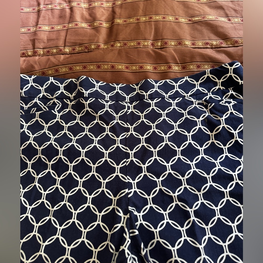Chico’s blue/white pants, pockets, waistband, sz 3R (16) - Picture 2 of 6